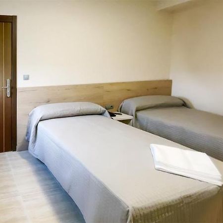 Hostal Restaurante Cuatro Caminos Cubillos del Sil 外观 照片
