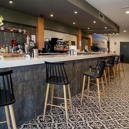 Hostal Restaurante Cuatro Caminos Cubillos del Sil 外观 照片