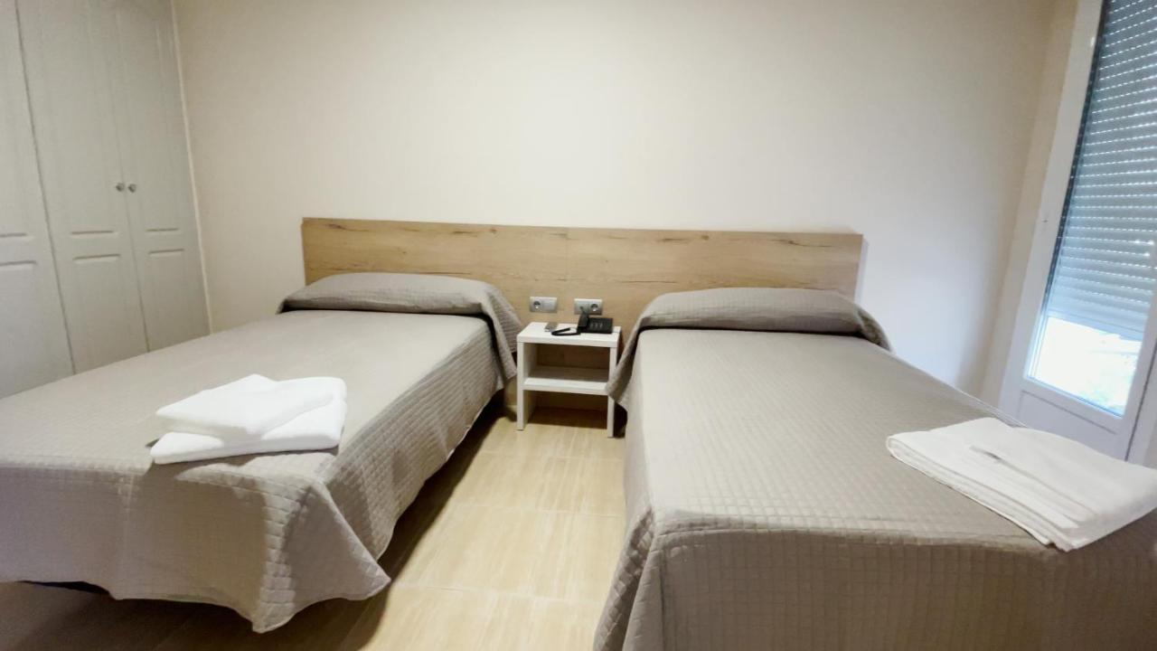 Hostal Restaurante Cuatro Caminos Cubillos del Sil 外观 照片