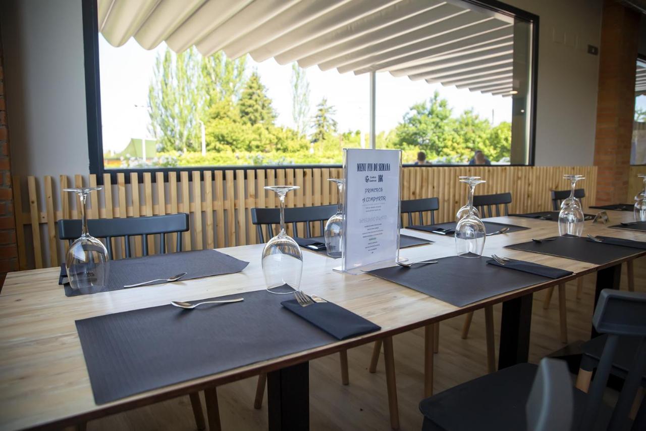 Hostal Restaurante Cuatro Caminos Cubillos del Sil 外观 照片