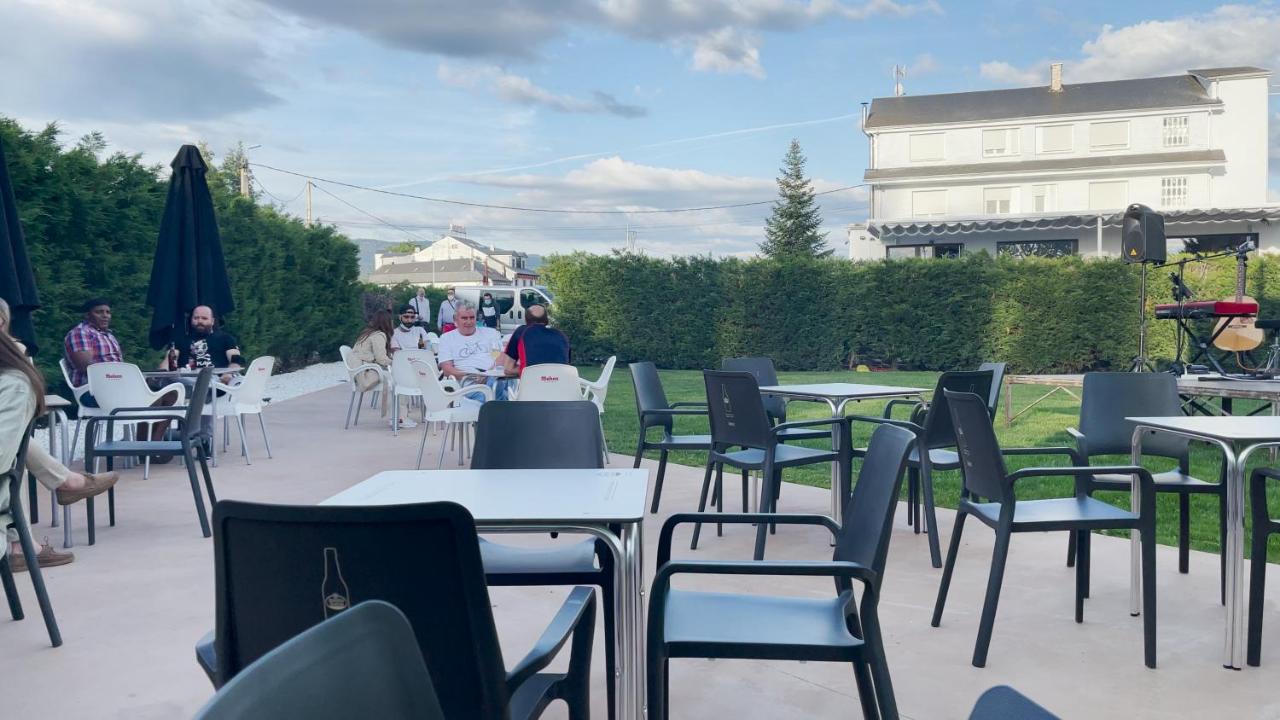 Hostal Restaurante Cuatro Caminos Cubillos del Sil 外观 照片