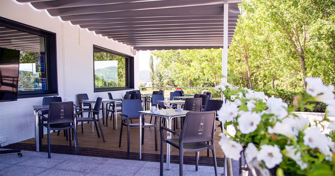 Hostal Restaurante Cuatro Caminos Cubillos del Sil 外观 照片